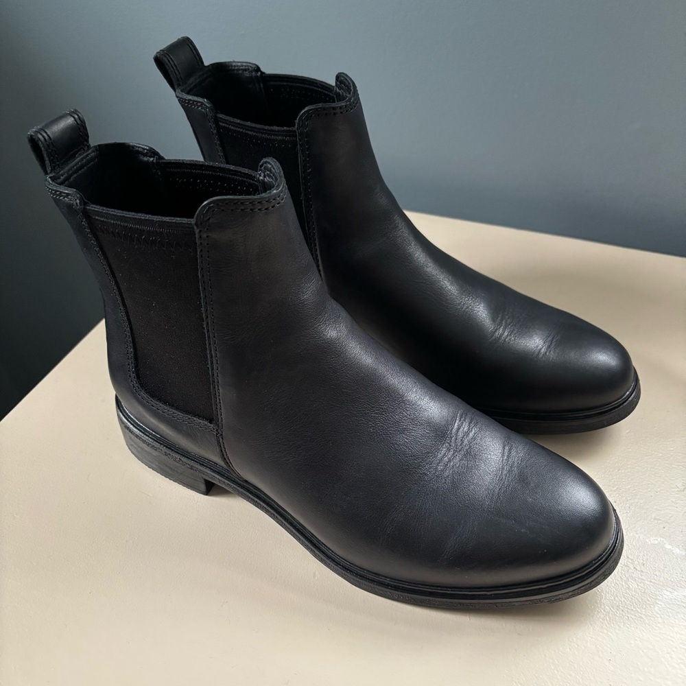 Clarks Arlo Chelsea Boots